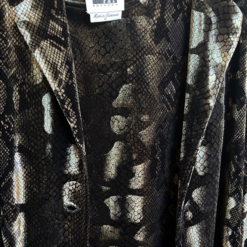 Elegant Velvet Black and Gold Women's Jacket and Tank Top set.  NWT - Picture 2 of 5